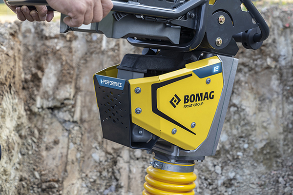 tamper-elettrico-batteria-bomag