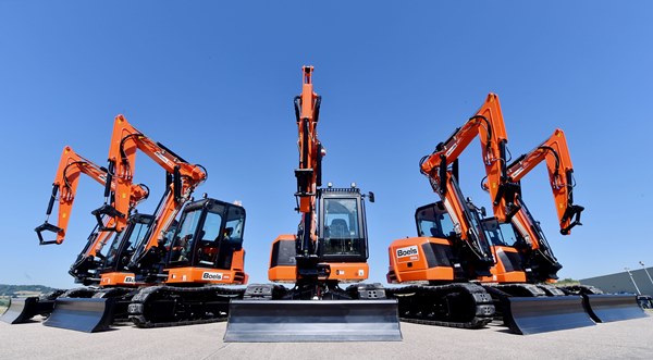 1 Midi escavatori JCB per Boels