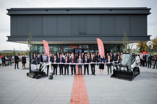 Doosan Bobcat_Ribbon cutting ceremony