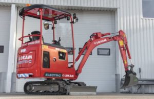 JCB consegna un primo miniescavatore elettrico a Loxam