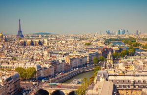 Parigi scommette sull’ambiente con i sacchetti di bioplastica