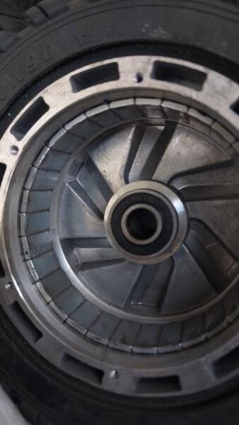 dismantle the e-scooter wheel progetto Harmony ESCI