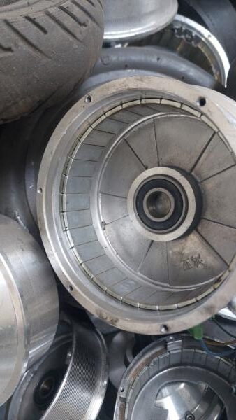 dismantle the e-scooter wheel progetto Harmony ESCI