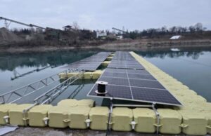 Fotovoltaico flottante su una cava allagata impianto flottante iniziative energetiche