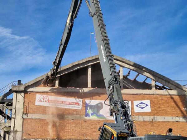 BRESCIA SIN CAFFARO Demolizione di un capannone nell’area dell’ex stabilimento Caffaro a Brescia