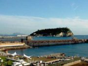 Bagnoli, avviata la demolizione del pontile della colmata a mare