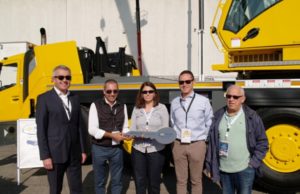 Baldini Group celebra l’acquisto della Grove GMK4100L-1