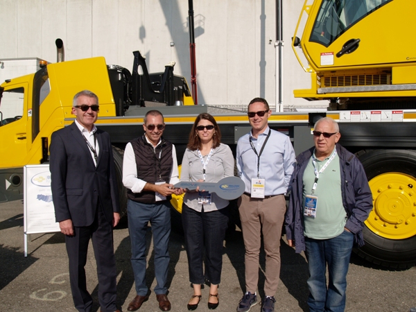 Baldini-Group-celebrates-purchase-of-Grove-GMK4100L-1