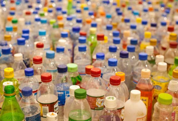 Bottigliette di plastica riciclabili