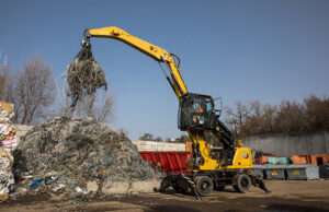 Versatili ed efficienti, i nuovi movimentatori di materiali Cat® MH3022 e MH3024 presentano tempi di ciclo migliori cat-movimentatore