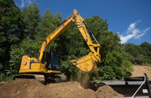The new CAT® 315 GC Next Gen excavator lowers maintenance and fuel costs escavatore-CAT-315-GC