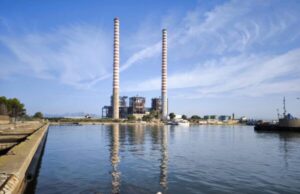 Demolizione spettacolare per le ciminiere di Piombino demolizione ciminiere enel piombino