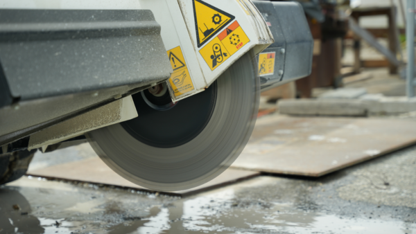 D-BLADE 200 while cutting