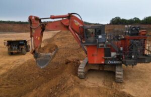 Il primo escavatore EX2000-7 Hitachi in Ghana