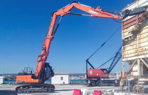 Doosan lancia l’escavatore da demolizione DX235DM