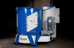 Il Delabeler di STADLER aumenta la qualità della selezione delle bottiglie in PET
