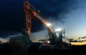 Doosan completa la gamma di escavatori di medie dimensioni DX-7