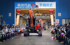 Doosan Infracore China Corporation celebra il suo 200.000° escavatore Doosan_200,000CEX_China