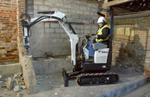 Nel suo decimo anniversario, il miniescavatore Bobcat E10 raggiunge le 10.000 unità