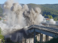 Grosseto-Siena, abbattuto con l’esplosivo il viadotto Calcinaia Demolizione con esplosivo del viadotto Calcinaia sulla E78 Grosseto-Siena