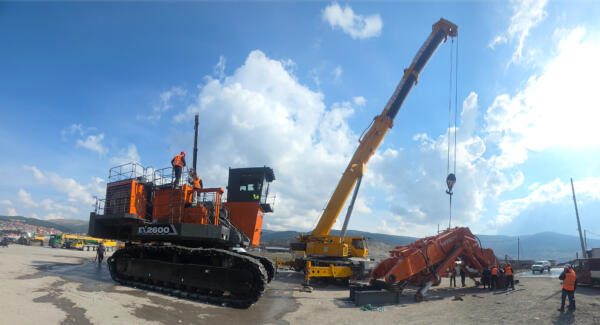 Hitachi ultra-large excavator EX2600-7E