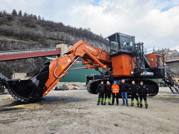 Hitachi ultra-large excavator EX2600-7E Hitachi ultra-large excavator EX2600-7E