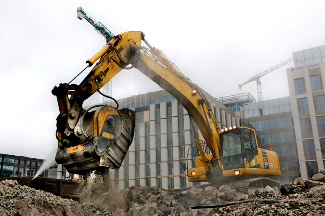 mb-crusher-komatsu-dublin-port