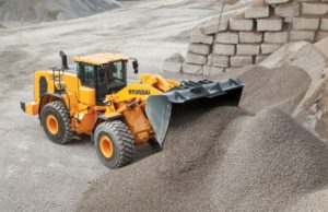 Hyundai Construction Equipment amplia ulteriormente la sua gamma di pale gommate con la nuova HL965