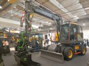 Volvo: una gamma nuova, da toccare e da provare l’escavatore gommato EWR150F Volvo