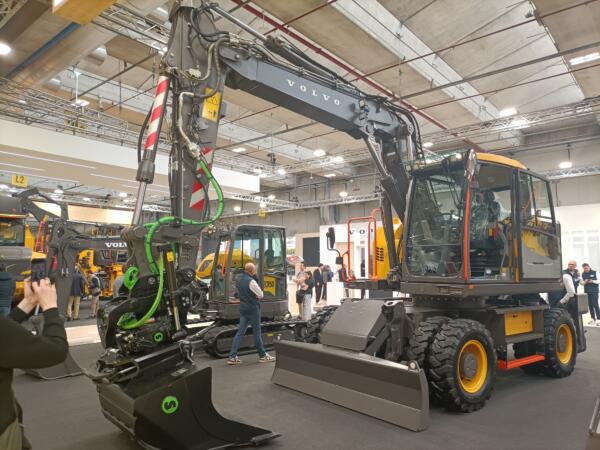 l’escavatore gommato EWR150F Volvo