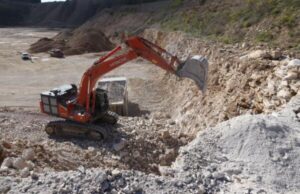 Potenza e affidabilità in cava: ZX530LCH-7 Hitachi fornito da SCAI ZX530LCH-7 HITACHI