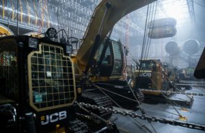 Le macchine JCB raccolgono applausi in un film di culto