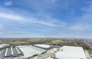 Komatsu espande il suo centro di logistica nuovo-magazzino-esterno-edificio