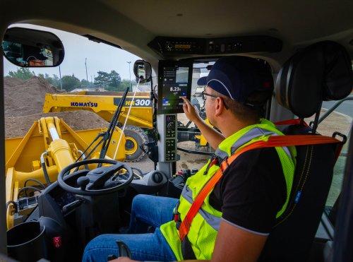 Komatsu Submonitor.jpg_ico500 komatsu