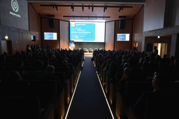La platea di Industria Felix