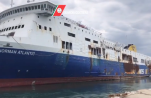 Bari, la Norman Atlantic lascia il porto: destinazione Turchia per la demolizione