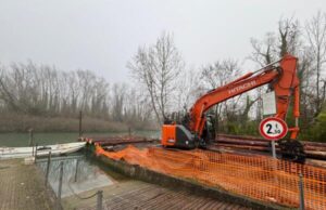Boz costruzioni sceglie Hitachi ZX135 per rifare le sponde dello Stella Hitachi zx135 Boz costruzioni