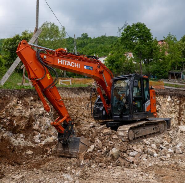HITACHI