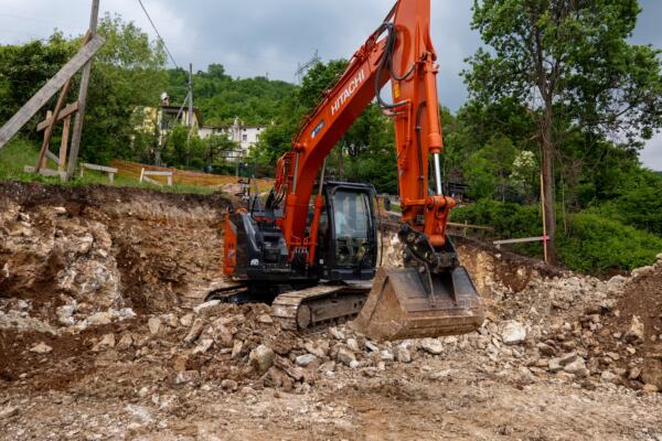 HITACHI