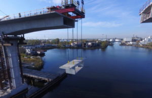 Enerpac Strand Jack Technology Outperforms Traditional Crane for Chicago Bridge Cantilever Lift Enerpac-on-chicago-bridge