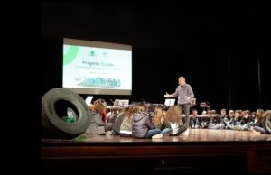 Tutti a scuola per il corretto riciclo della gomma. Superfici sportive innovative, arredi in gomma riciclata e materiale scolastico per tre scuole siciliane finaliste del progetto formativo sul riciclo dei Pneumatici Fuori Uso