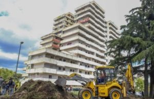 Scampia: la riqualificazione parte con la demolizione della Vela A