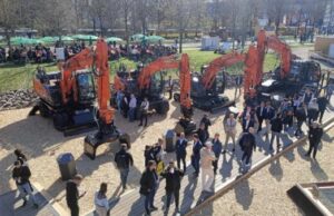 Hitachi: soluzioni che vanno oltre le macchine STAND esterno 1