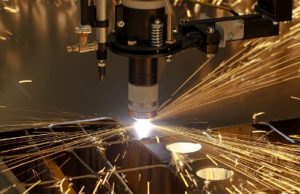 Autoproduzione di azoto puro per tagli laser senza sbavi, con riduzione dei costi e delle emissioni inquinanti dovute al trasporto di bombole
