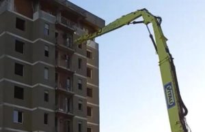 Via alla demolizione delle Torri di Zingonia, ruspe in azione sul primo palazzo