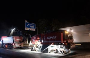 Le tecnologie del Wirtgen Group abbreviano decisamente i tempi di un intervento di stesa notturno