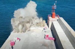 Brillamento di prova e demolizione per la diga foranea di Vado Ligure demolizione