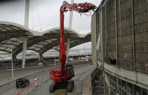Restyling del Palasport di Genova: demolizione e stripout armofer-demolizione-palasport-genova