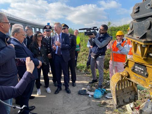 governo visita operativa a Caivano per bonifiche governo visita operativa a Caivano per bonifiche