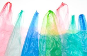 Maxi operazione in tutta Italia, la Gdf sequestra 2 mln di shopper illegali